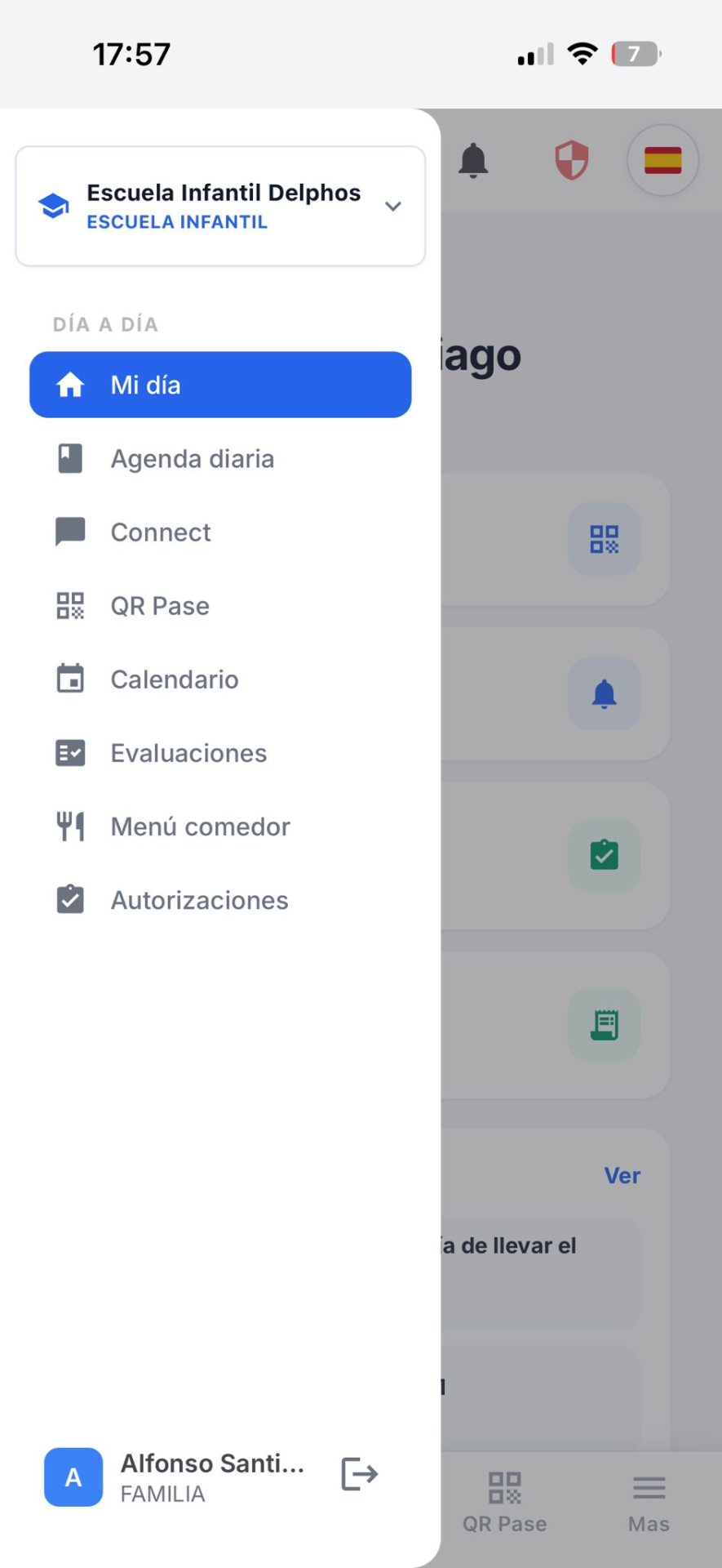 Menú del rol familia en Delphos Care: Mi día, Agenda diaria, Connect, QR Pase, Calendario, Evaluaciones, Menú comedor, Autorizaciones y más